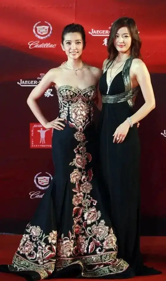 看了李冰冰与全智贤的合影,我才知道"身高"并不重要!