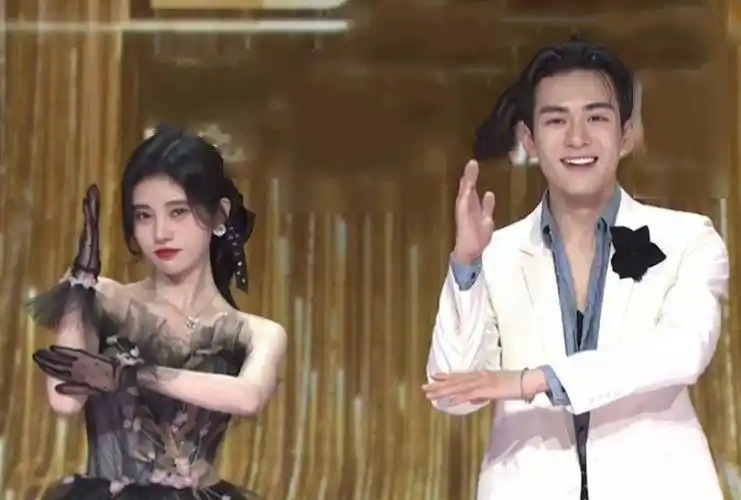 《慕南枝》这部剧追定了!戏外鞠婧祎与曾舜晞首次合作舞台甜翻了