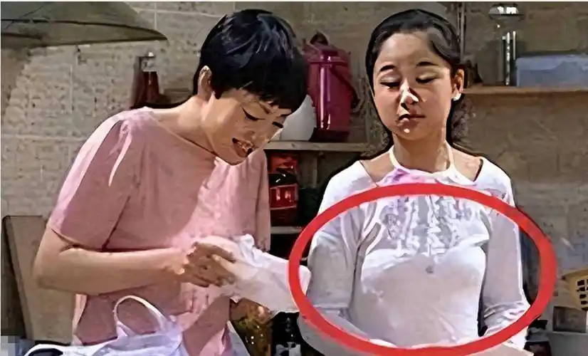 《家有儿女》中的穿帮镜头,连三岁小孩都骗不过,导演你太离谱了