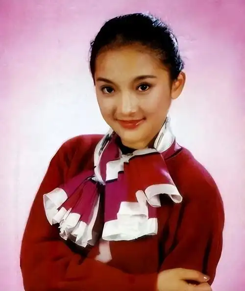 周迅的个人资料简介48岁的周迅为什么不生孩子