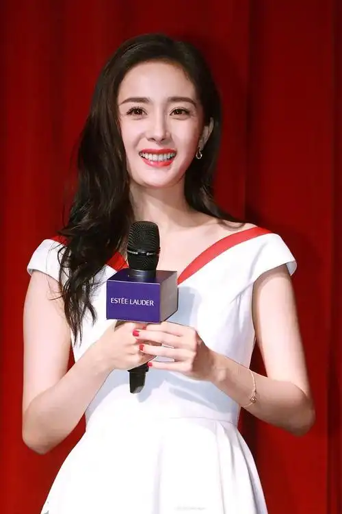 当杨幂大笑后鱼尾纹双下巴统统曝出网友终于相信你31岁了