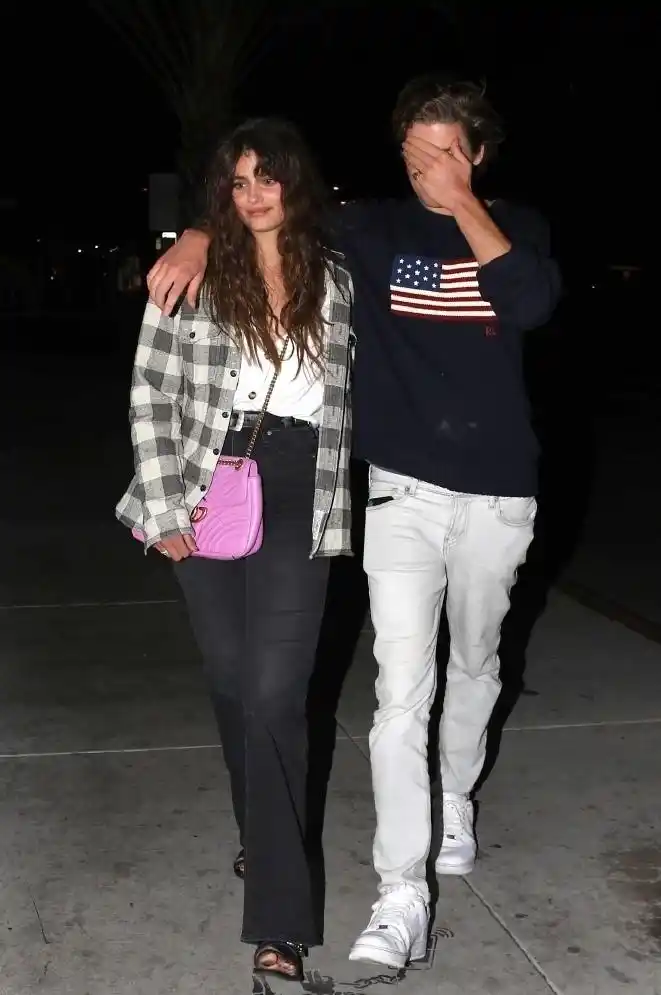 taylor hill 街拍,和男友在西好莱坞外出