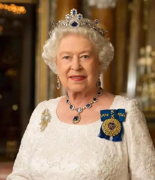 伊丽莎白女王:丈夫和儿子都不是省油的灯,光环背后的心酸与坚韧