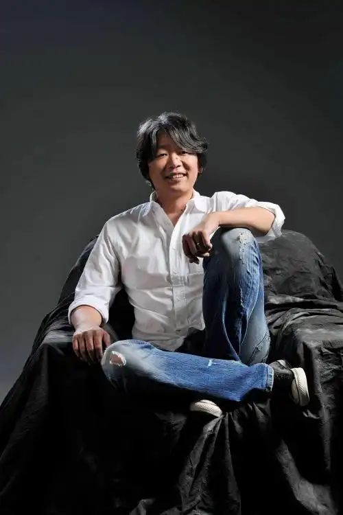 老狼,本名王阳,1968年12月3日出生于北京,中国内地男歌手.