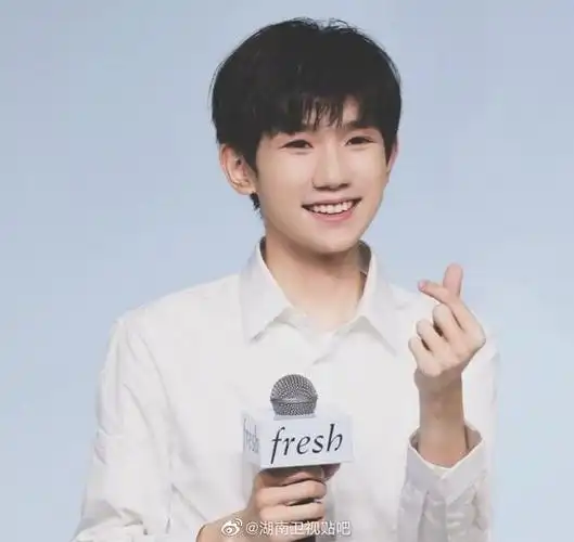 「tfboys」「分享」200531 王源比心大合集,接受刚哥的爱心吧