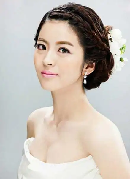 简单韩式新娘盘发图片大全2022最新韩式新娘盘发绽放优雅