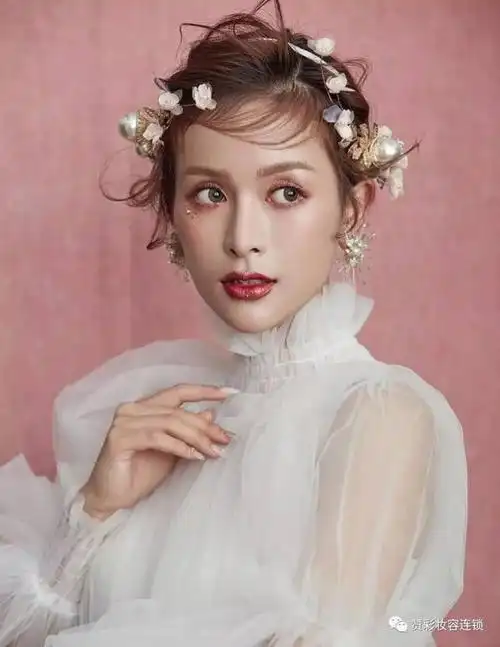 你想要 写美篇本期为大家预告赞彩妆容的专业化妆师时尚新娘班 北欧