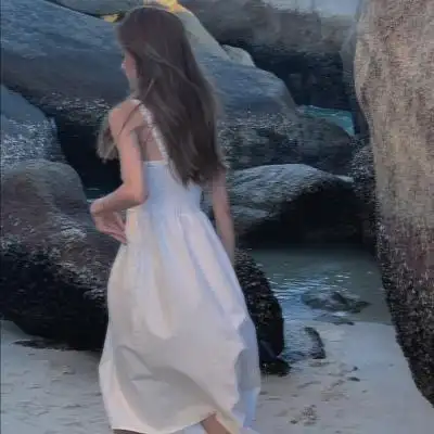 头像图片站在海边女生高清有意境的头像女海边干净气质