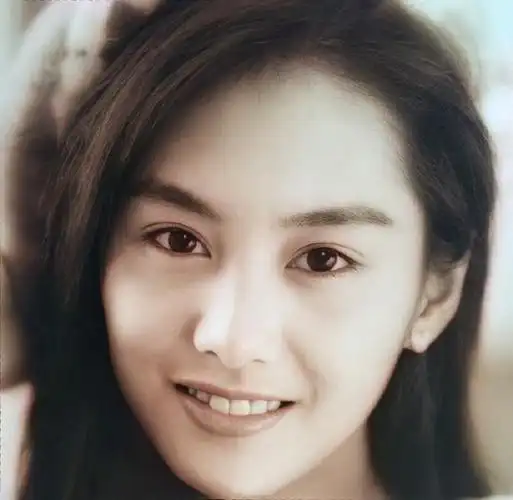 回顾:朱茵那么爱周星驰,为何转头就嫁给了"穷小子"黄贯中?