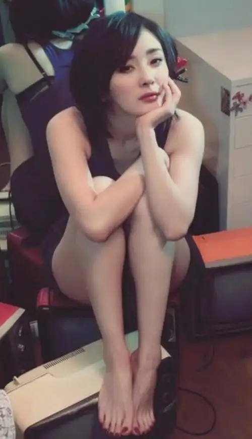 杨幂全套《男人装》性感写真合集!清纯而又性感_网易订阅