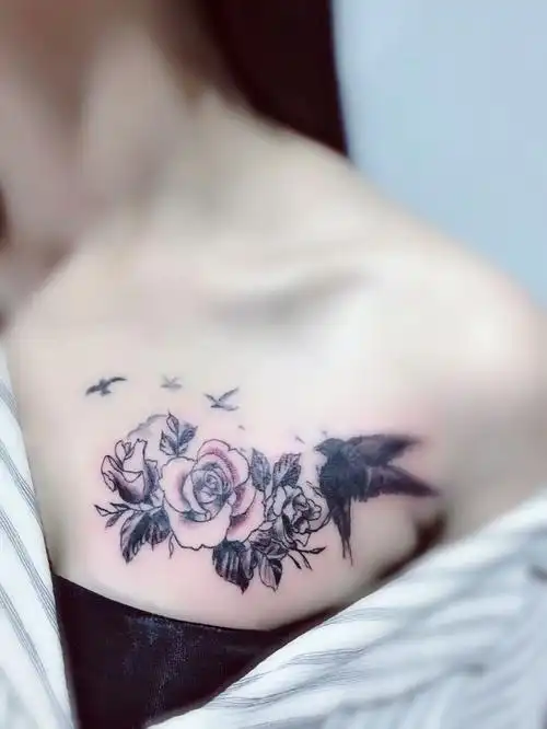 胸口玫瑰燕子纹身图案