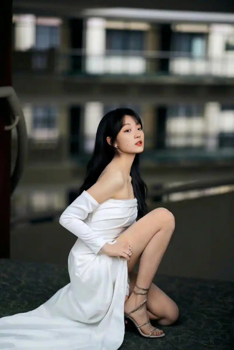 孙千# 性感迷人的大长腿,甚是迷人