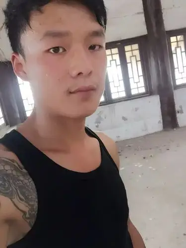 cf四川二区七杀殿队长向问天 现实生活照片