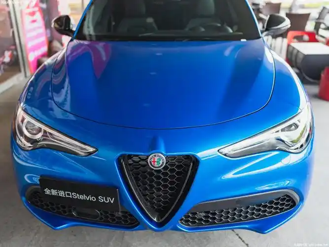豪华运动兼具阿尔法罗密欧stelvio