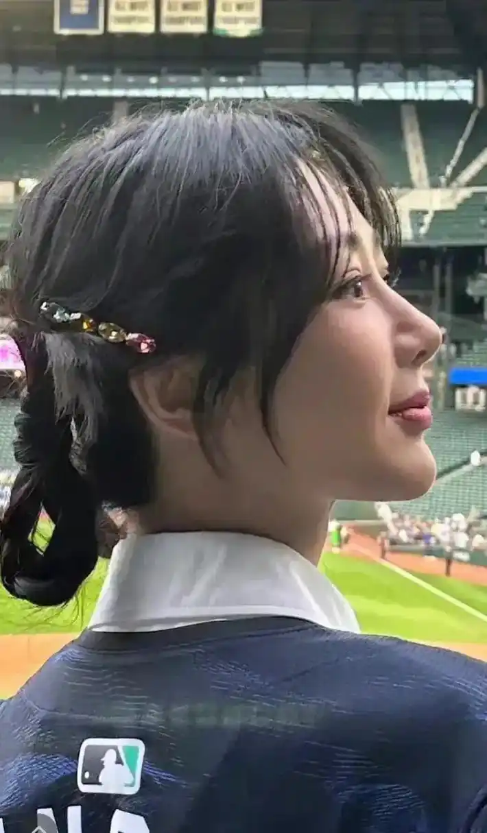 杨紫这个侧脸,硅胶感好重[跪了][跪了]