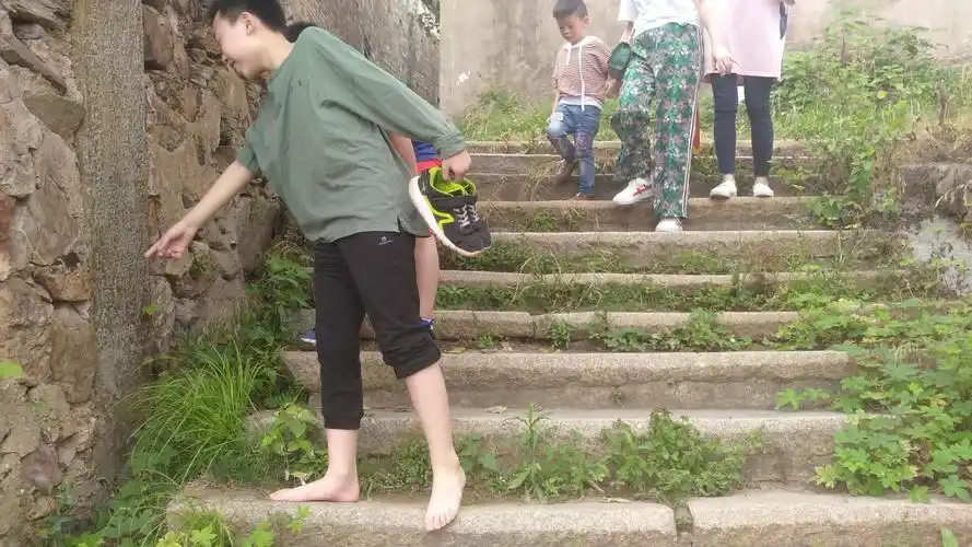 其它 【绿种行动】光脚走在洛口老街孩子们很少坐船