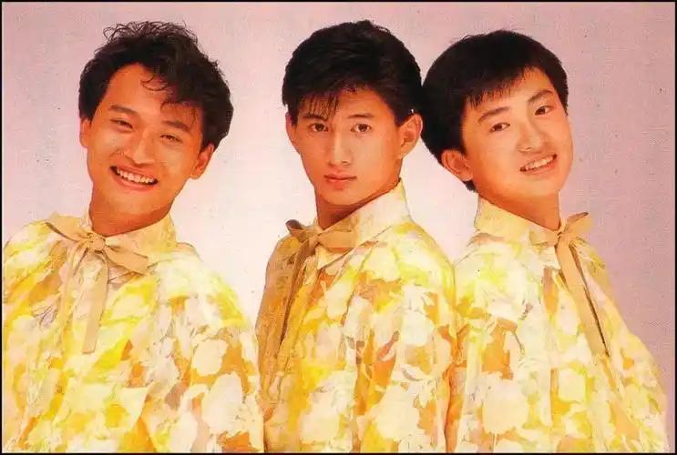 陈志朋因裸照被骂上热搜小虎队的命运30年前就注定了