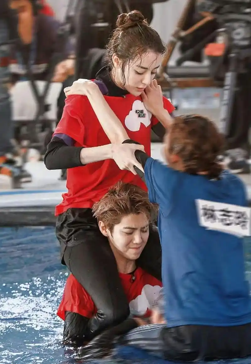 当时觉得他俩好般配.鹿晗迪丽热巴