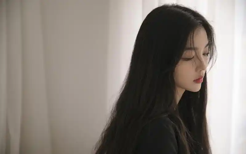 高颜值美女气质写真桌面壁纸