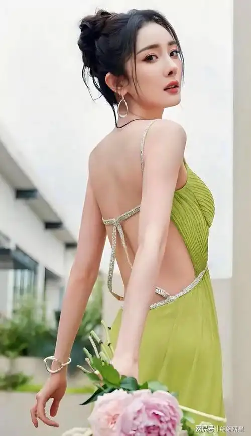 杨幂惊艳写真大片云集