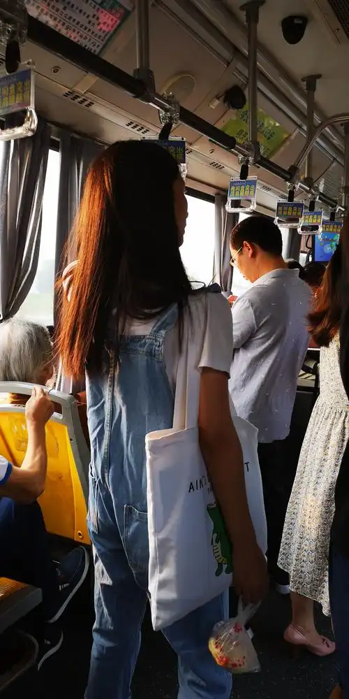 公交车上的千面人生