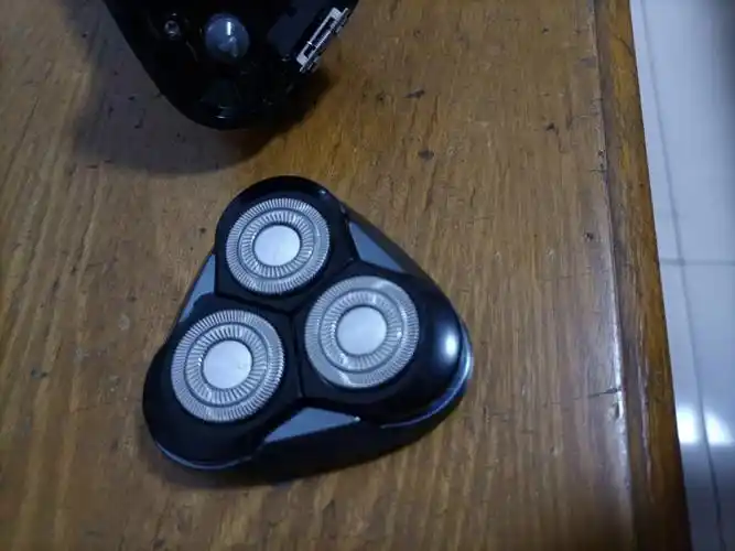 飞科剃须刀刀头掉了安不上为啥呢