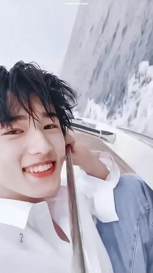 来看看可爱的微笑天使宋亚轩开心开心吧