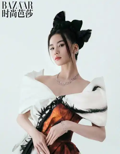 刘诗诗时尚芭莎封面,不惧离婚传言,淡定从容,精灵女神造型惊艳_白色