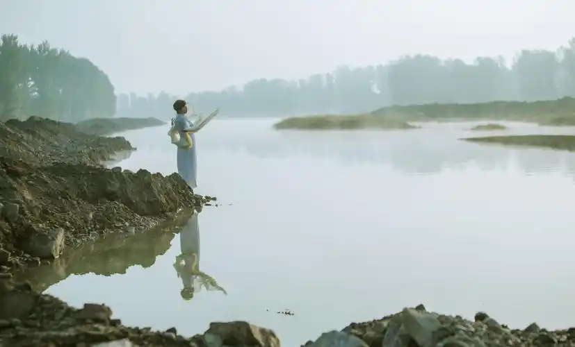 其它 在水一方 写美篇在水一方  绿草苍苍 白雾茫茫 有位佳人 在水