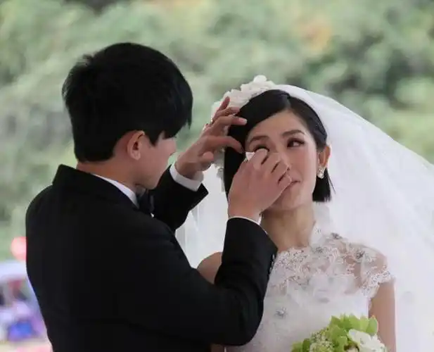 李承铉参加张杰谢娜婚礼晕倒了,为何不听劝告导致意外发生?