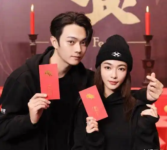 特别是在一开机的时候,很多网友都激动许凯和吴谨言两人再次的合作啦