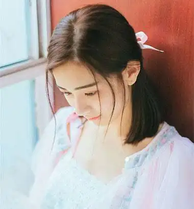 齐肩直发发型清新更显气质_飘逸直发_女生发型大全