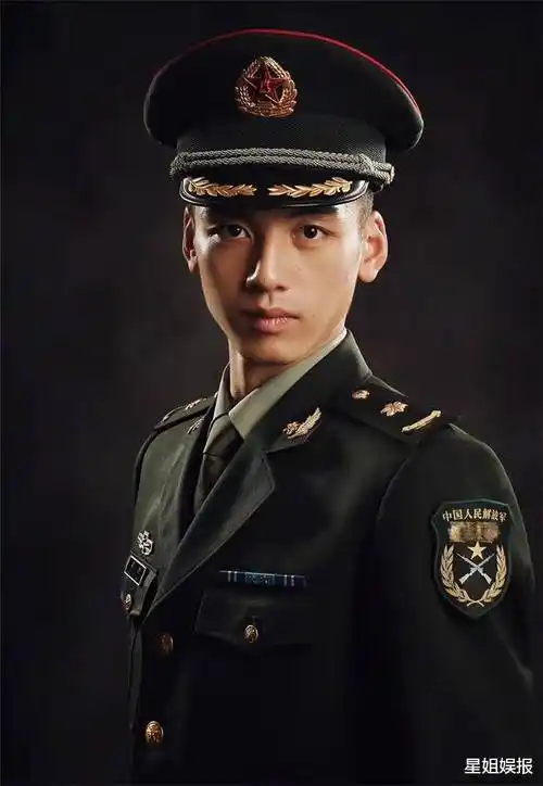 学舞蹈的没有捷径可以走,受伤对于舞者来说更是家常便饭,刘迦在军艺