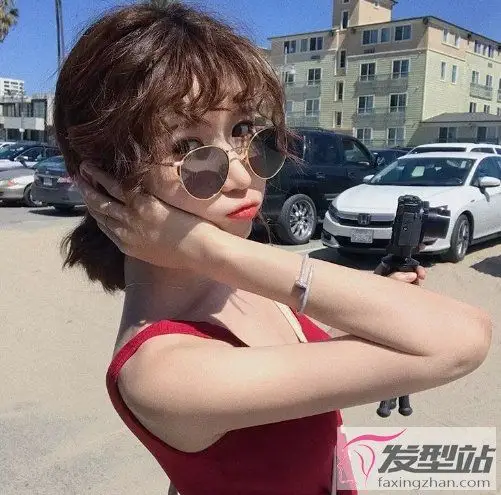 女生刘海怎么烫卷好看 卷刘海俏皮可爱提高时髦值_发型站_最新流行