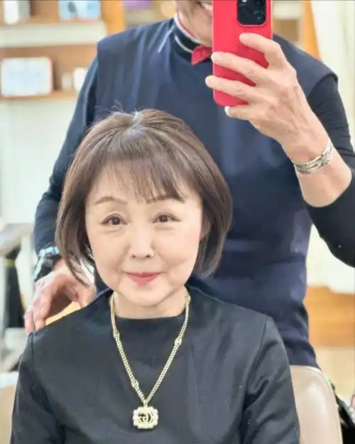 60到80岁的大姐发型就选层次短发好看时尚显年轻