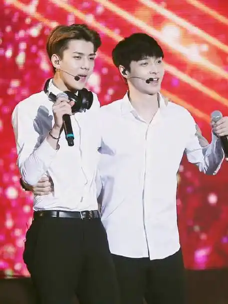 勋兴##吴世勋为张艺兴新歌面纱打call