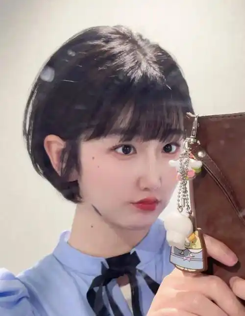 头发多又厚又粗的女生,夏天最适合这4种短发_修剪_刘海_脸型