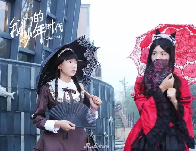 《我们的少年时代》曝光一组独家剧照,王俊凯,王源,易烊千玺换上女装