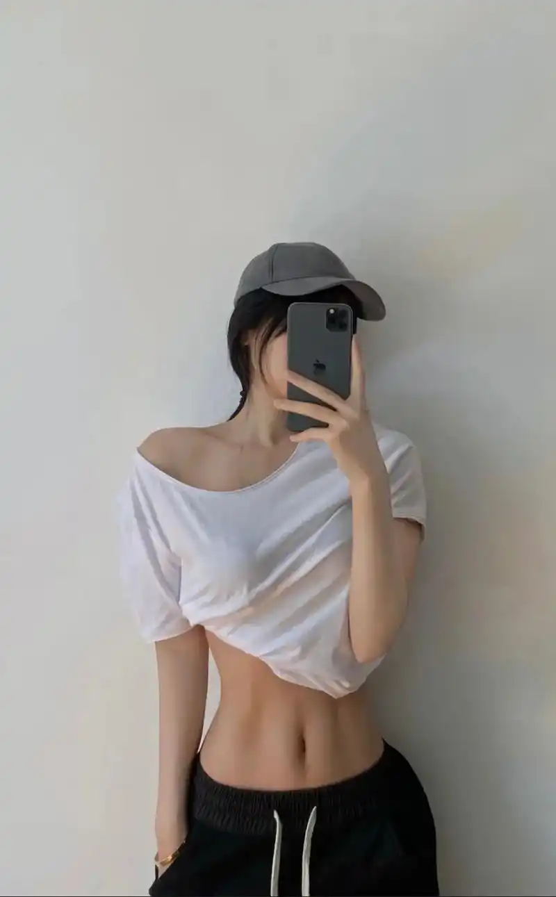 情绪稳定,思维理性,美貌已经不是稀缺品.#马甲线 #露腰杀  - 抖音