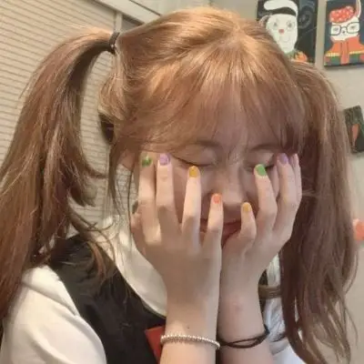 黄色头发女生头像眼盛星光心向远方如无其事野蛮生长