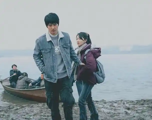 回顾离谱到家周冬雨刘昊然的燃冬真的是想治愈年轻人吗