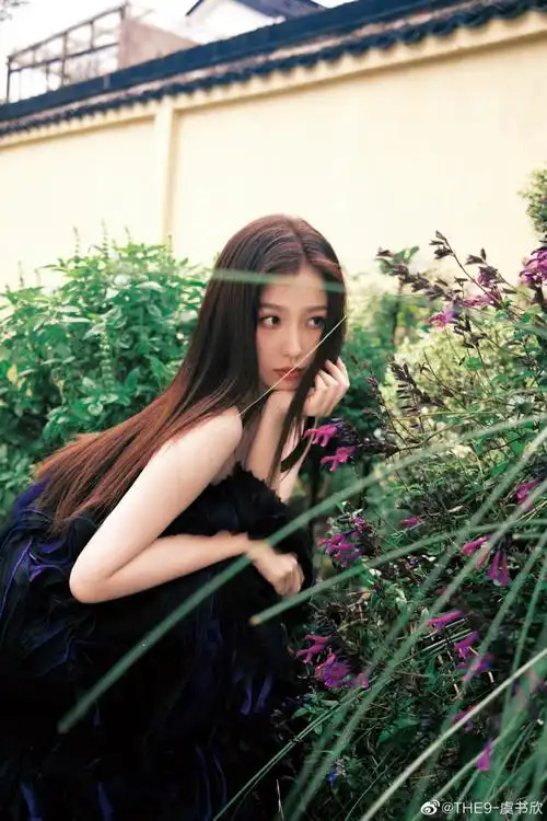 虞书欣超话ysx#虞书欣#超爱的一套黑紫抹胸裙@虞书欣esther