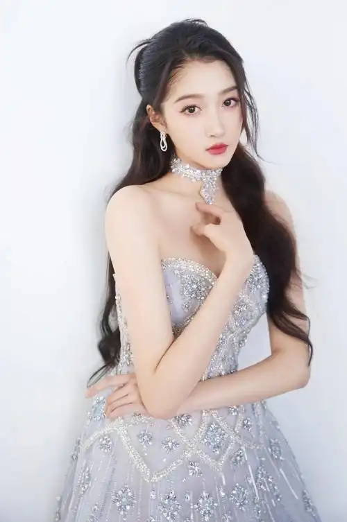 春楠给关晓彤化的新年好运妆##关晓彤红裙绝美