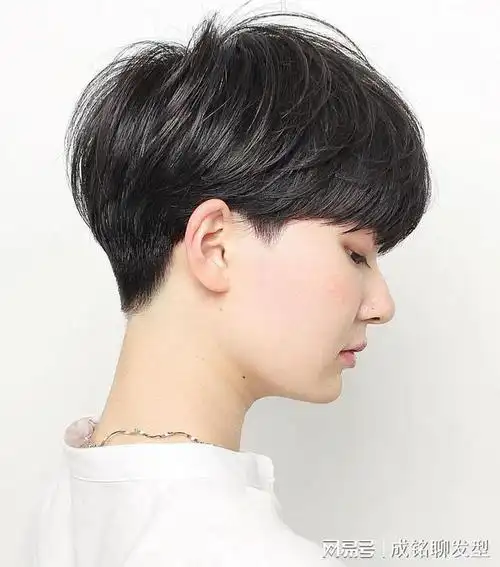 女人到了四五十岁这6种时尚减龄的短发让你远离阿姨发型