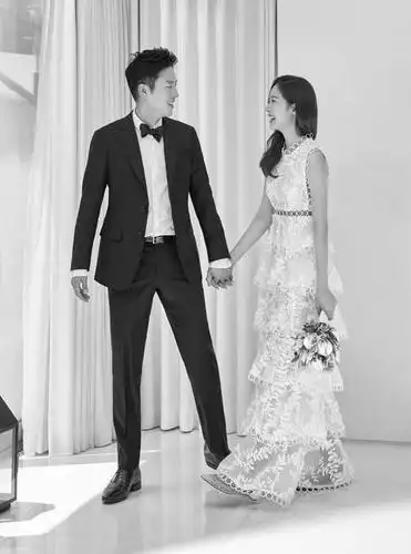 成宥利低调举行婚礼无人知 婚纱照幸福满溢