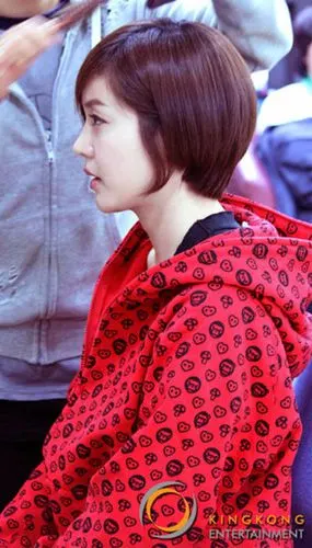 《神之晚餐》成宥利现场照变瓷白无龄美肌傲人