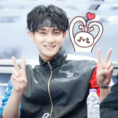 黄子韬2018巡回演唱会##黄子韬# 补一个昨晚的庆功宴 暖心可爱的boy