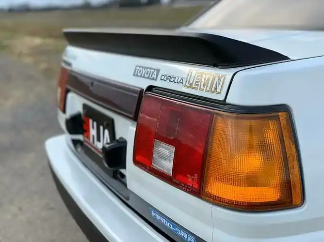 丰田ae86除了送豆腐那台还有三厢的版本