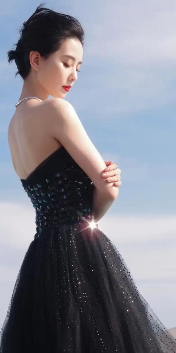 刘诗诗,温柔抹胸裙壁纸组图