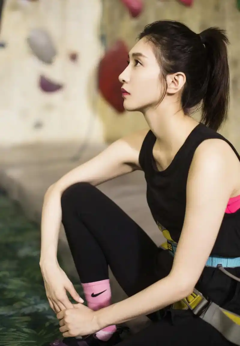 回顾江疏影曾有社交恐惧症与胡歌分手7年她活更加自信洒脱